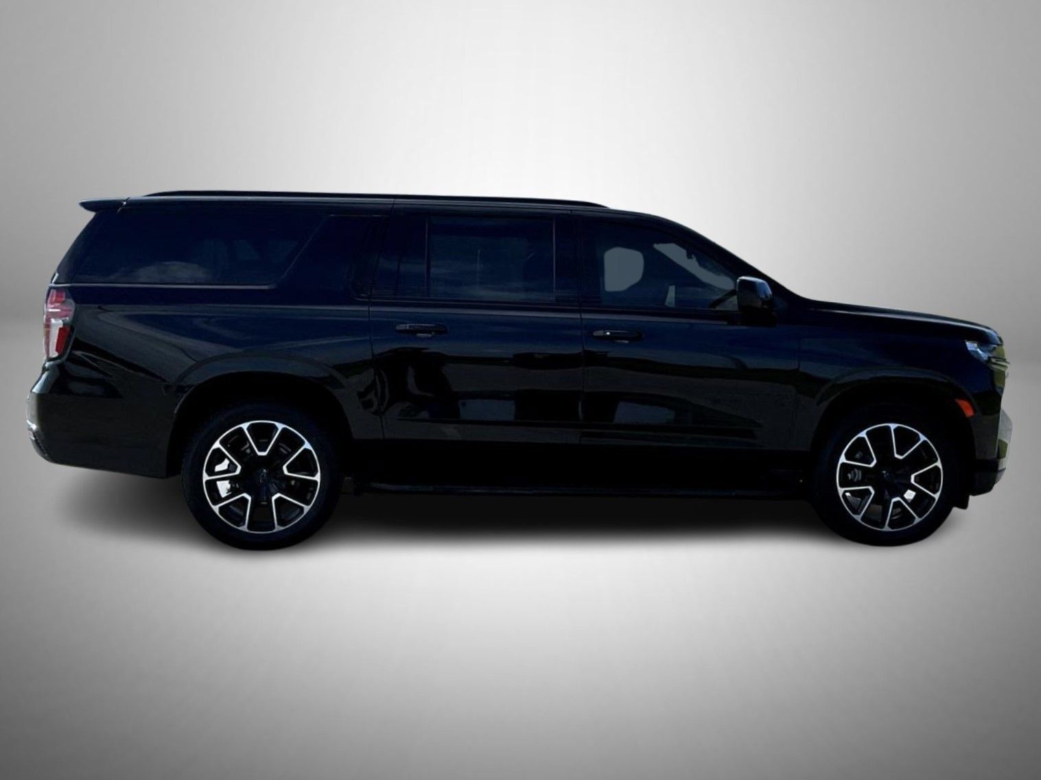 Used 2021 Chevrolet Suburban RST AWD/4WD image 4