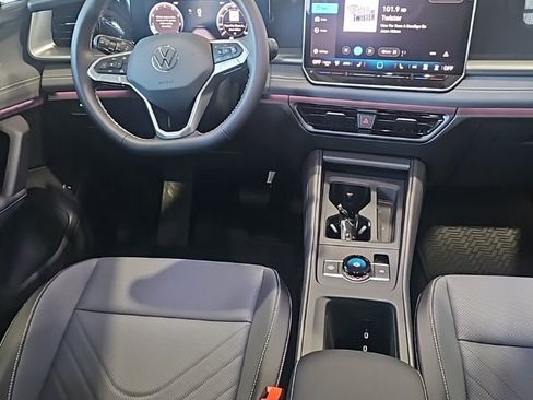 New 2026 Volkswagen Tiguan SE image 25