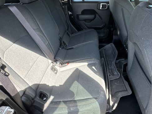 Used 2024 Jeep Gladiator Sport image 16