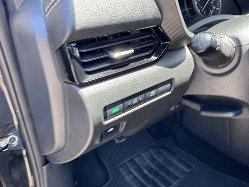 Used 2025 Nissan Sentra SV FWD image 17