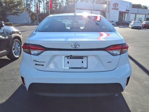 Used 2024 Toyota Corolla LE image 2