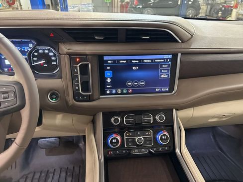 Used 2021 GMC Yukon XL Denali w/ LPO, Illumination Package image 18