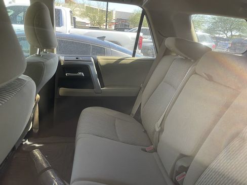 Used 2017 Toyota 4Runner SR5 AWD/4WD image 10
