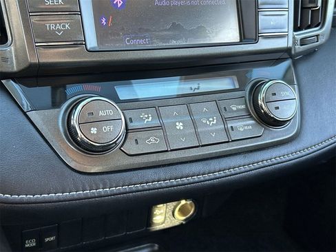 Used 2013 Toyota RAV4 XLE image 25