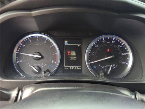 Certified 2019 Toyota Highlander SE FWD image 19