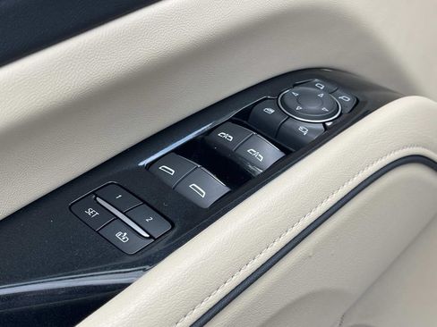Used 2024 Cadillac Escalade ESV Premium Luxury AWD/4WD image 32