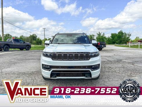 Used 2022 Jeep Grand Wagoneer Series II AWD/4WD image 2