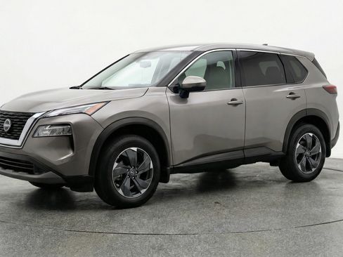 Used 2025 Nissan Rogue SV FWD image 3