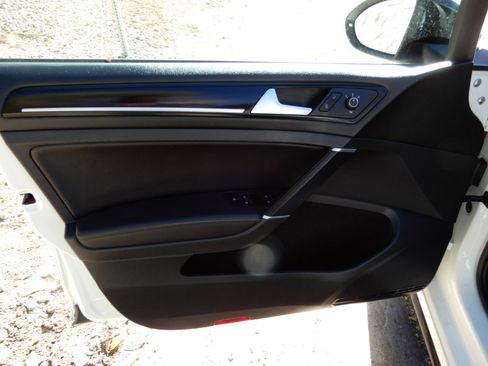 Used 2019 Volkswagen Golf R 4-Door image 17