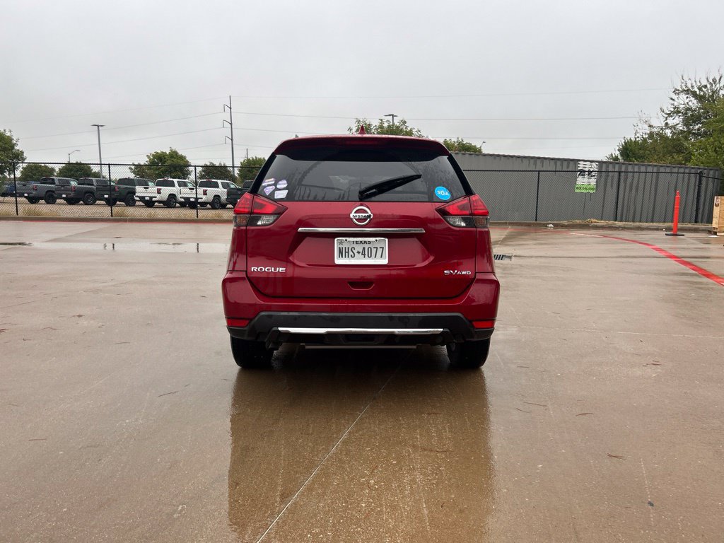 Used 2017 Nissan Rogue SV w/ SV Premium Package AWD/4WD image 4
