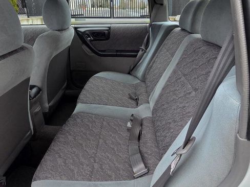 Used 2000 Subaru Forester L image 12