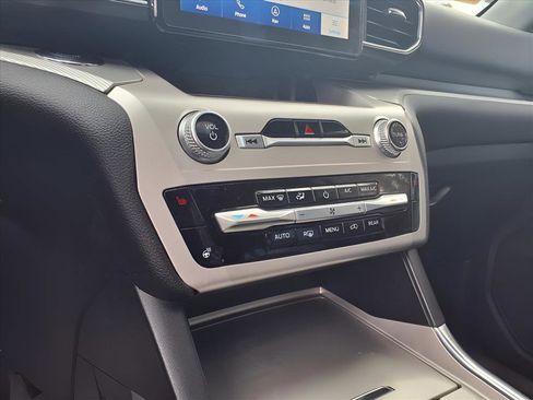 Used 2022 Ford Explorer XLT w/ Equipment Group 202A image 21