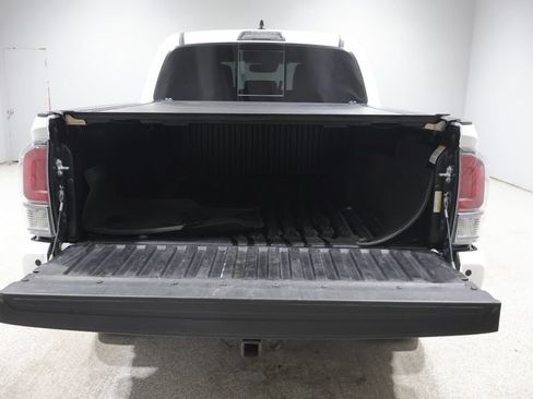 Used 2022 Toyota Tacoma TRD Off-Road w/ TRD Premium Off Road Package AWD/4WD image 5
