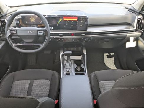 New 2026 Kia Sorento LX FWD image 13