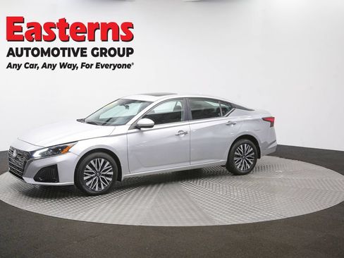 Used 2023 Nissan Altima 2.5 SV w/ SV Premium Package AWD/4WD image 60