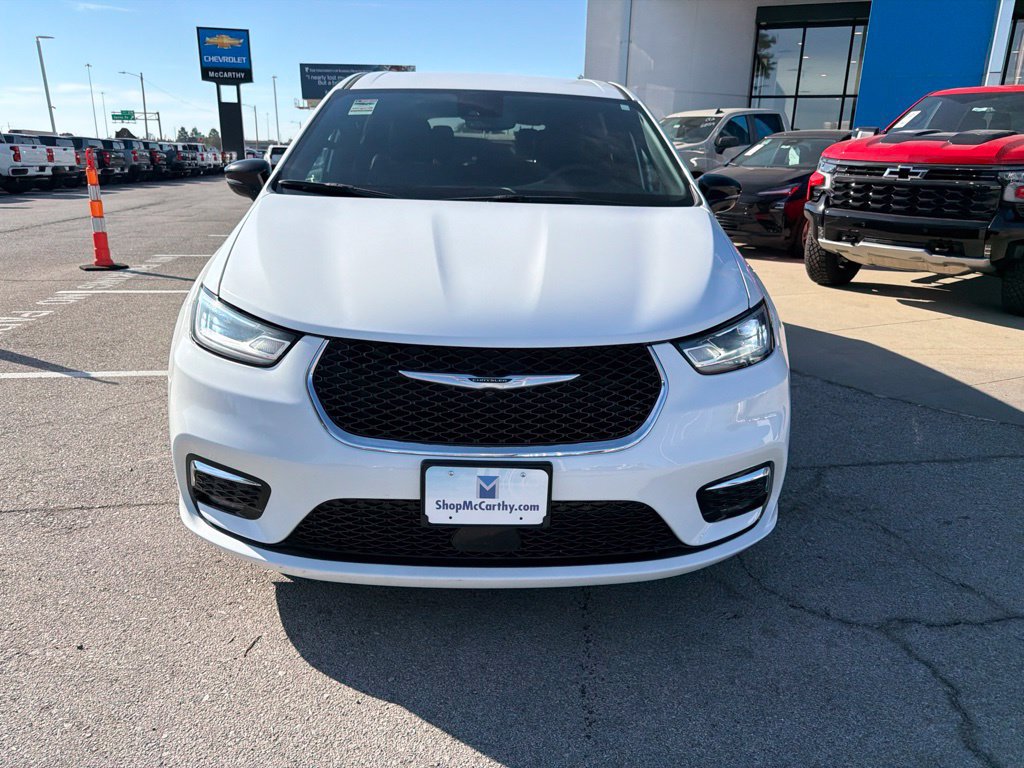 Used 2025 Chrysler Pacifica Select FWD image 8