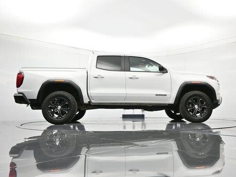 Used 2024 GMC Canyon Elevation image 40