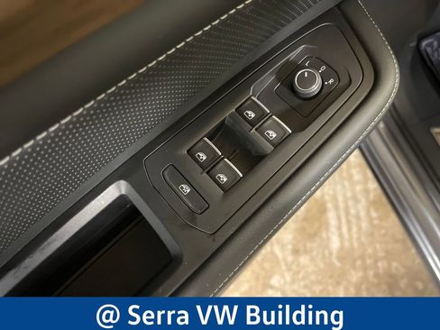 Used 2024 Volkswagen Atlas SE w/ Panoramic Sunroof Package AWD/4WD image 18