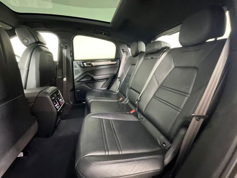 Used 2023 Porsche Cayenne Platinum Edition AWD/4WD image 25