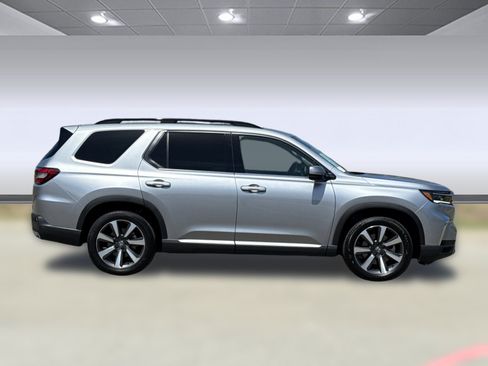 Certified 2025 Honda Pilot Touring image 7