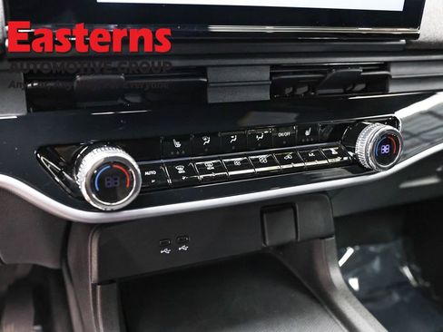 Used 2024 Honda Prologue EX image 19