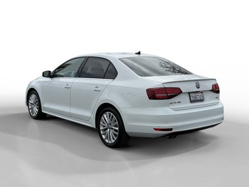 Used 2016 Volkswagen Jetta SEL w/ Lighting Package FWD image 3