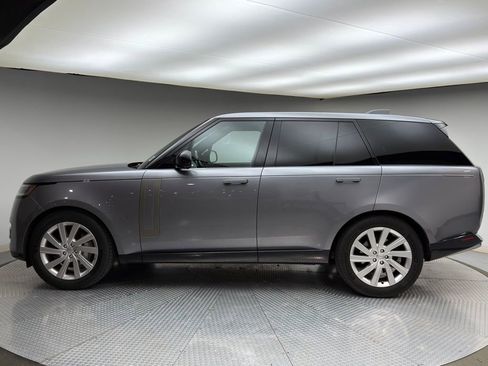 Used 2023 Land Rover Range Rover SE image 2