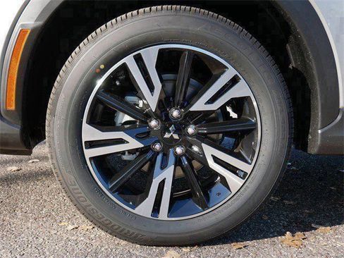 New 2026 Mitsubishi Eclipse Cross SE image 3