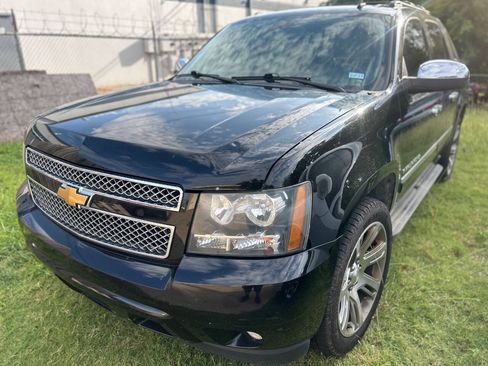 Used 2013 Chevrolet Avalanche LTZ AWD/4WD image 2