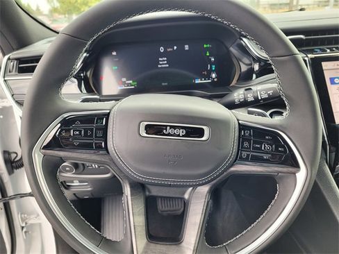 New 2023 Jeep Grand Cherokee Overland w/ Luxury Tech Group IV image 12