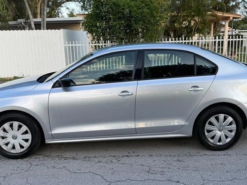 Used 2016 Volkswagen Jetta S image 3