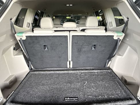Certified 2024 Volkswagen Atlas SE w/ Black Wheel Package FWD image 25