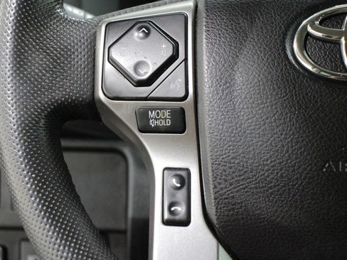 Used 2021 Toyota Tacoma SR5 AWD/4WD image 9
