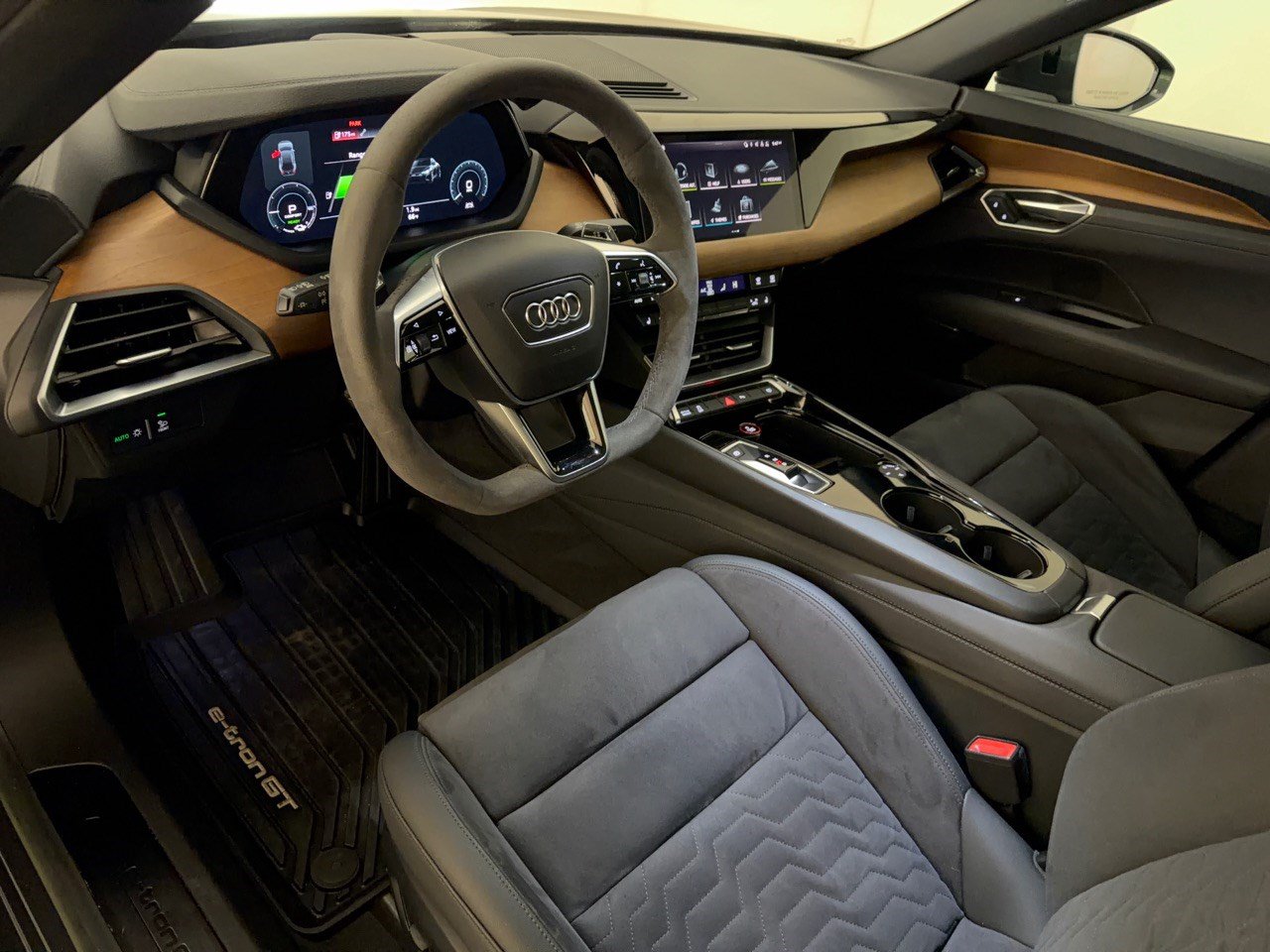 Used 2023 Audi e-tron GT Premium Plus AWD/4WD image 4