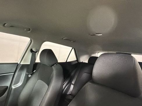 Used 2024 Hyundai Venue SE FWD image 13
