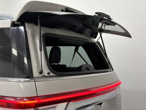 Used 2022 Lincoln Navigator L Reserve w/ Equipment Group 201A image 8