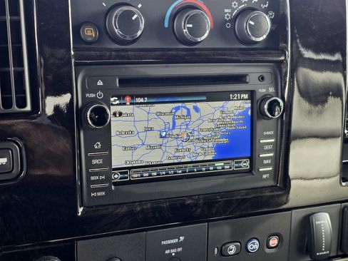Used 2017 Chevrolet Express 2500 RWD image 48