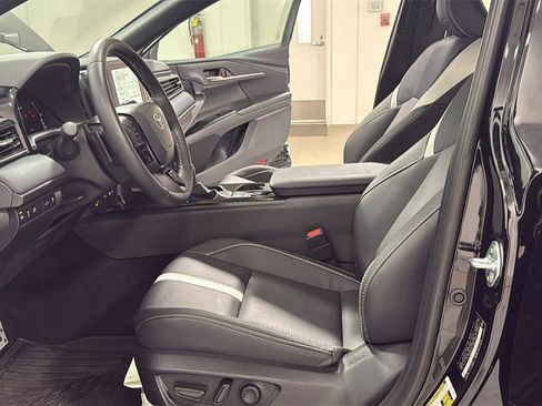 Used 2026 Toyota Camry SE w/ Convenience Package image 12