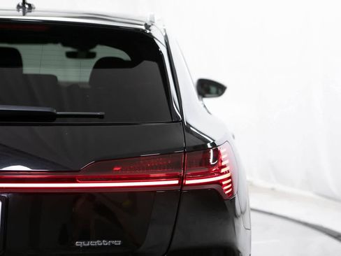 Used 2022 Audi e-tron Premium Plus w/ Premium Plus Package image 36