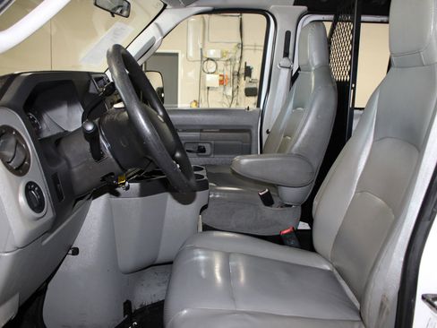 Used 2009 Ford E-350 and Econoline 350 Super Duty RWD image 15