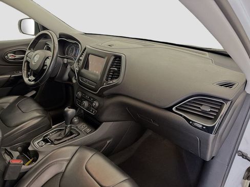 Used 2019 Jeep Cherokee Latitude Plus image 29