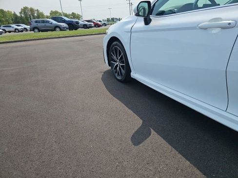 Used 2024 Toyota Camry SE image 13