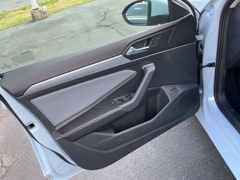 New 2026 Volkswagen Jetta SE FWD image 32