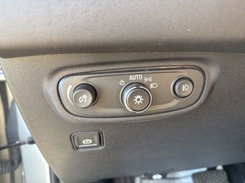 Used 2024 GMC Terrain SLT image 28