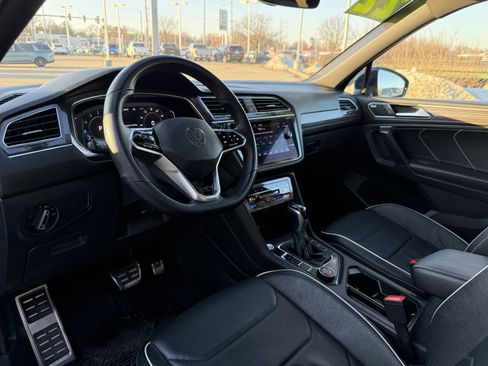 Used 2022 Volkswagen Tiguan SEL R-Line image 11