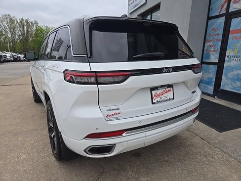 Used 2022 Jeep Grand Cherokee Summit AWD/4WD image 9
