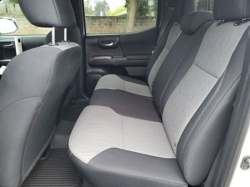 Used 2021 Toyota Tacoma TRD Off-Road w/ Technology Package image 13