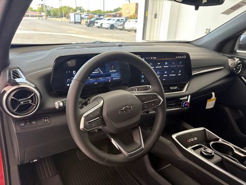 New 2027 Chevrolet Equinox LT w/ Convenience Package II FWD image 2
