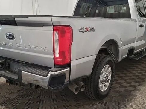 Used 2024 Ford F250 XLT AWD/4WD image 3