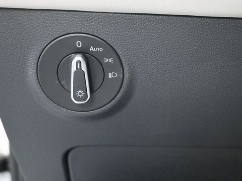 New 2026 Volkswagen Taos SE image 21